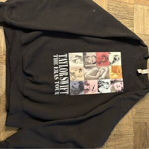 Gildan Black Sweatshirt with Multicolor Graphic